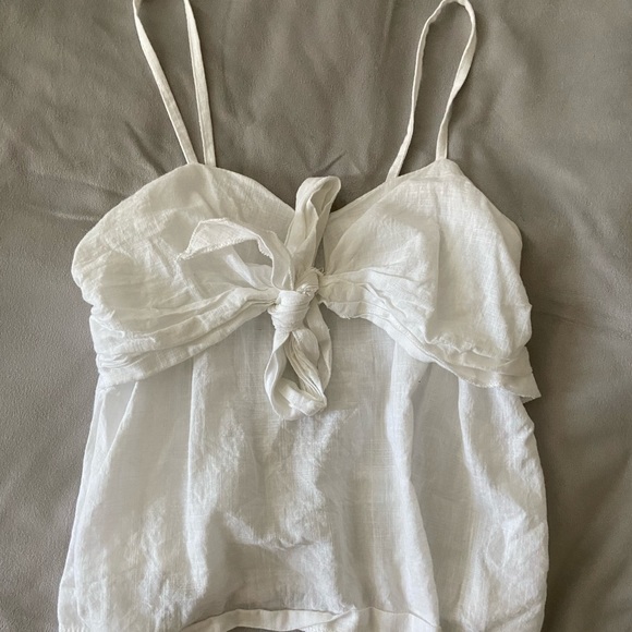 ✨Korean Brand White Tie Front Tank✨ - Picture 3 of 4